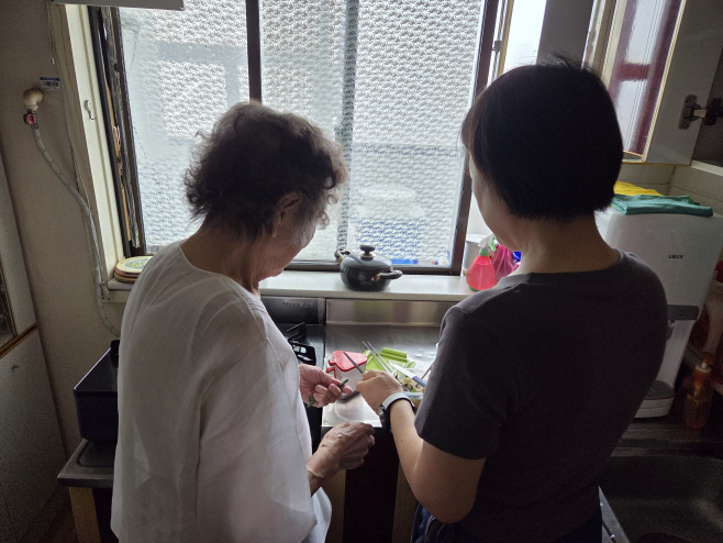 251229 충주시, 집에서 받는 의료·요양 통합돌봄 본격 추진(식사 지원 돌봄 사진)2