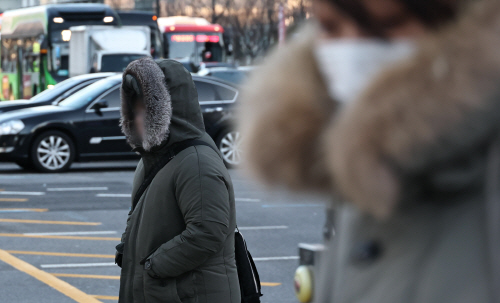 올겨울 가장 추운 아침 출근길<YONHAP NO-0803>