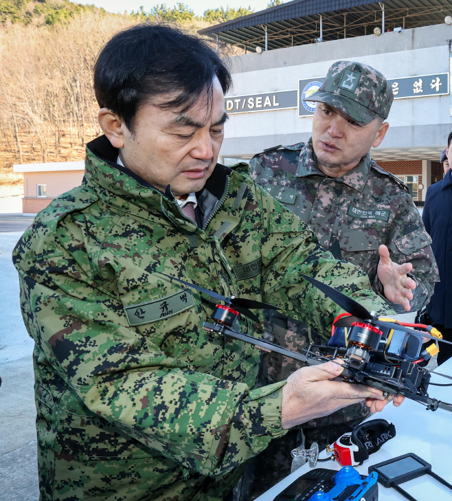 251226 (국방부 보도사진) 국방부장관 해군특수전전단 작전태세 현장점검 (1)