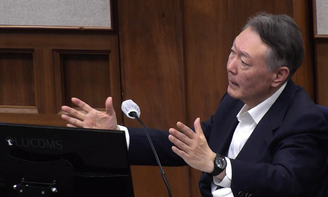 재판 출석한 윤석열 전 대통령