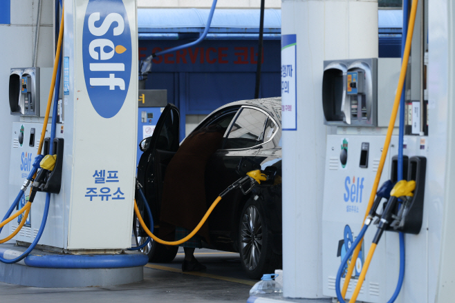 유류세 인하 2개월 연장…자동차 개소세 인하는 ...<YONHAP NO-2732>