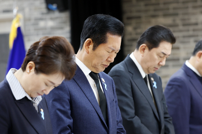 12·29 제주항공 여객기 참사 1주기 기리는 더불...<YONHAP NO-2513>