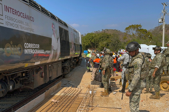 MEXICO-TRAIN-ACCIDENT <YONHAP NO-2422> (AFP)