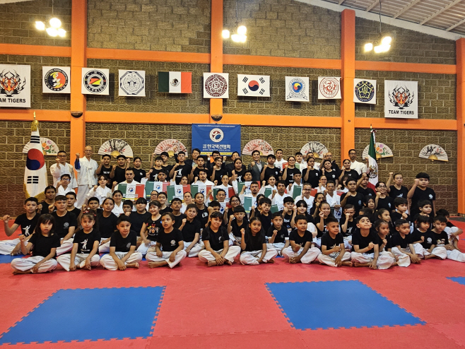 250718 멕시코에서 택견 세계화 열매 맺어[멕시코시티 후아레스 전수관 전체기념사진]