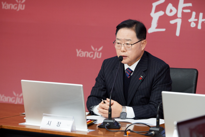 현장간부회의를 통해 시정을 돌보고 있는 강수현 양주시장/양주시