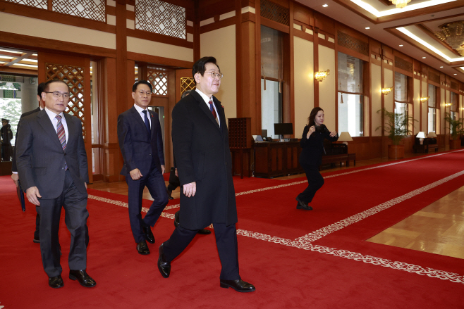 이재명 대통령, 취임 후 청와대로 첫 출근