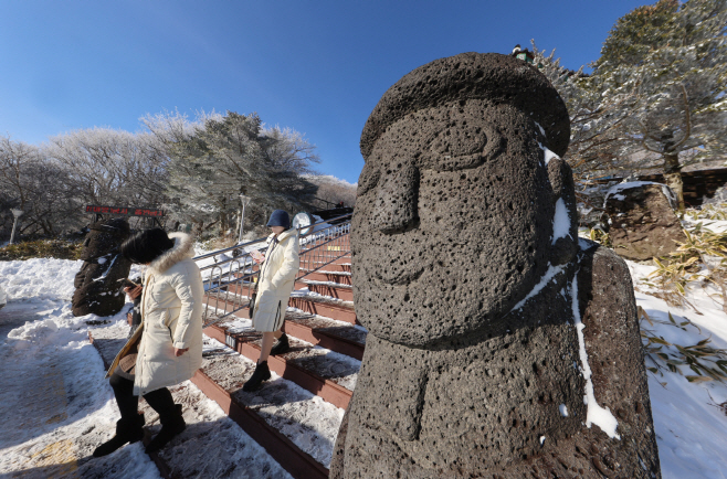 한라산은 겨울왕국<YONHAP NO-1593>