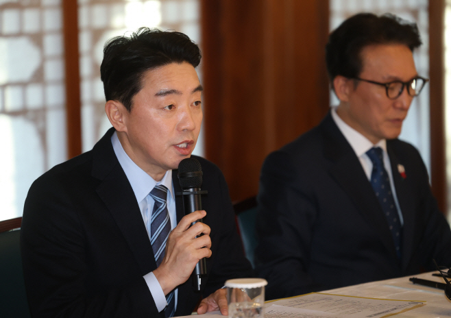 발언하는 강훈식 대통령 비서실장<YONHAP NO-2837>