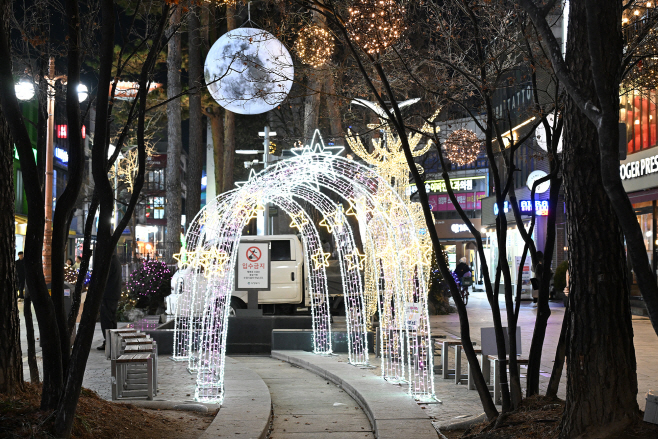 2.일자리경제과(의정부시, ‘행복로 통큰세일·빛 축제’로 상권 활력과 연말 분위기 더해)3