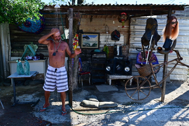 TOPSHOT-BRAZIL-DAILYLIFE <YONHAP NO-0806> (AFP)