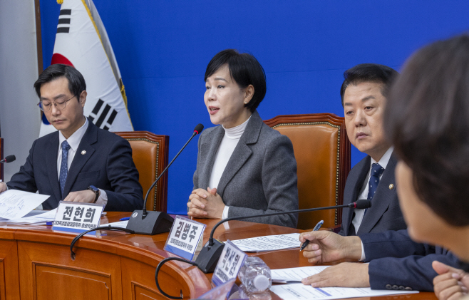 발언하는 전현희 3대 특검 특위 총괄 위원장<YONHAP NO-3173>