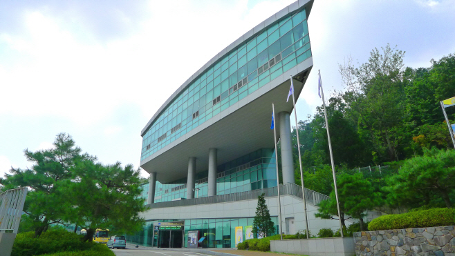 만안청소년수련관 전경