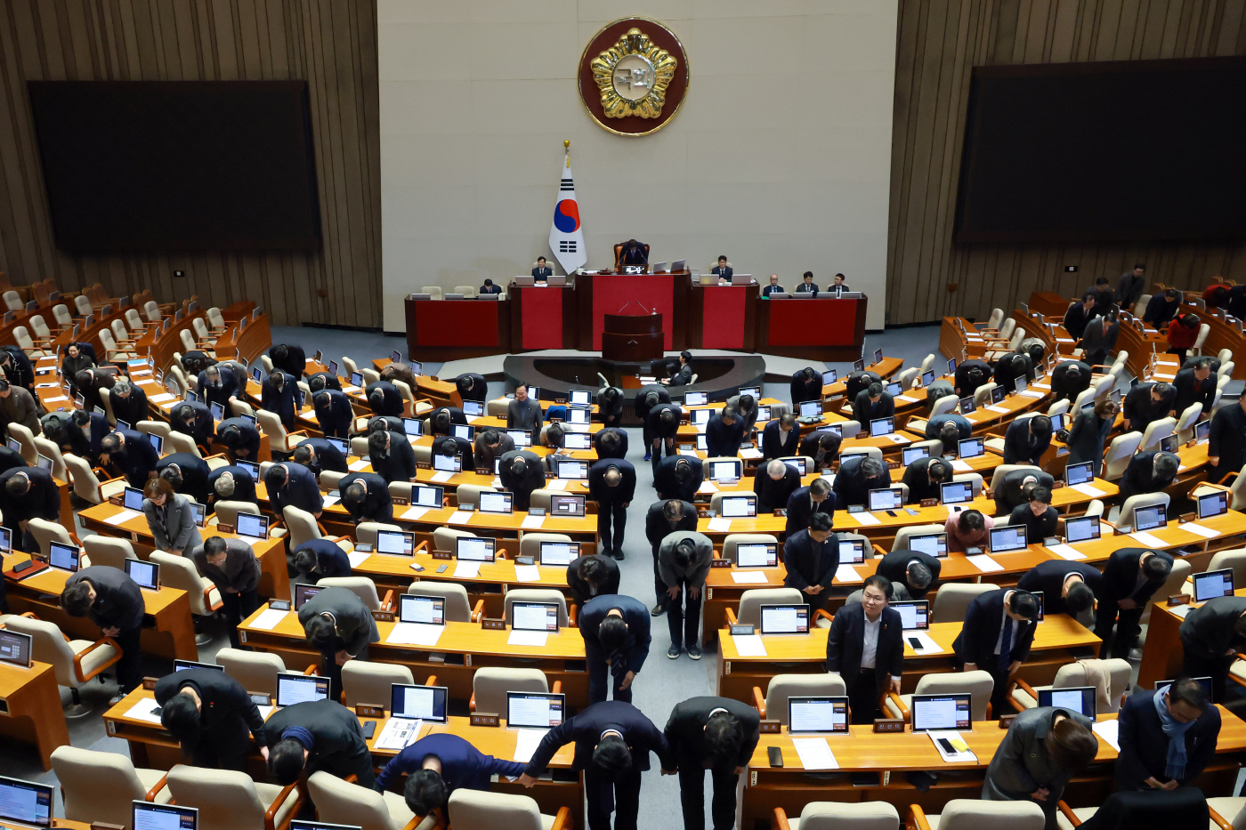 올해 마지막 본회의 산회를 앞두고