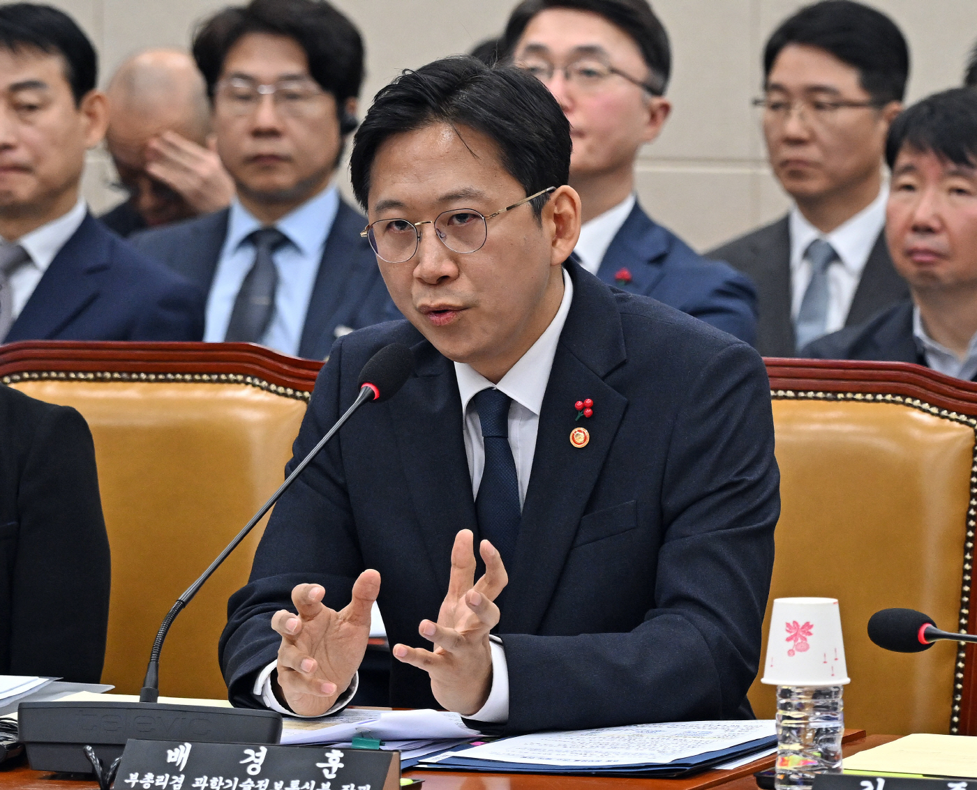 [포토] 답변하는 배경훈 부총리