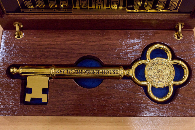 이재명 대통령이 받은 '백악관 황금열쇠'