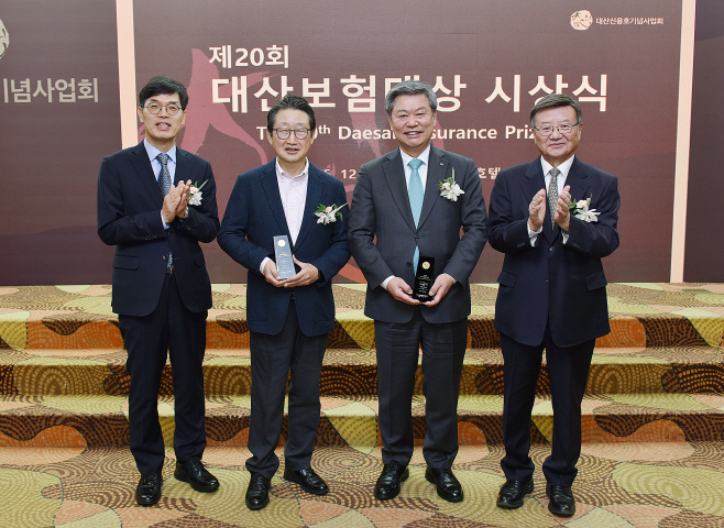 안철경(보험연구원 원장),류근옥(서울과학기술대 명예교수),허창언(보험개발원 원장),남궁훈(대산신용호기념사업회이사장)