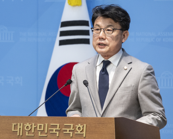 원내대표 보궐선거 출마하는 민주당 진성준 의원<YONHAP NO-1298>