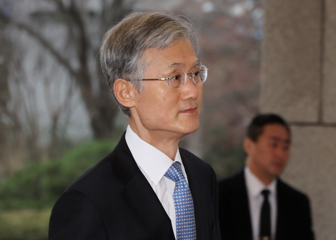 출근하는 조희대 대법원장