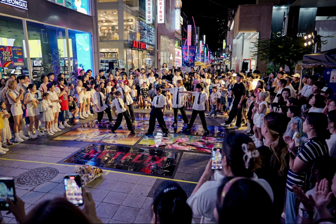 11.1 청주시, 2025년 문화정책 분야 그랜드 슬램 달성. 사진(원도심골목길축제)