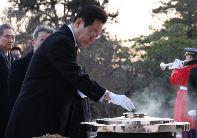 이재명 대통령, 현충원 참배