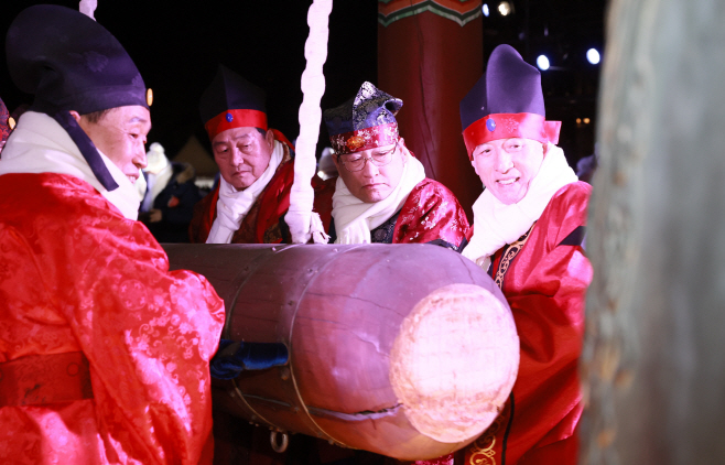 보도자료_경주 신라대종서 울린 APEC 성공의 종소리_01 (1)