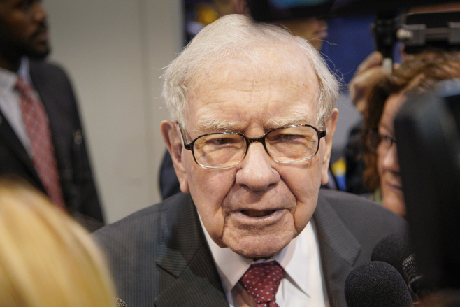 Warren Buffett Letter-Quote Box <YONHAP NO-1388> (AP)