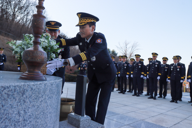 현충탑 헌화