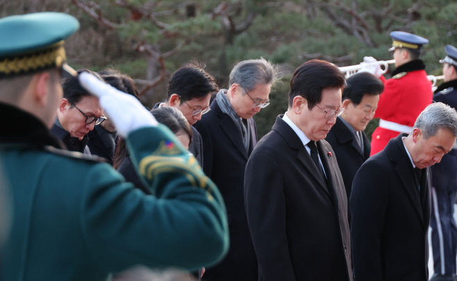 이재명 대통령, 현충원 참배