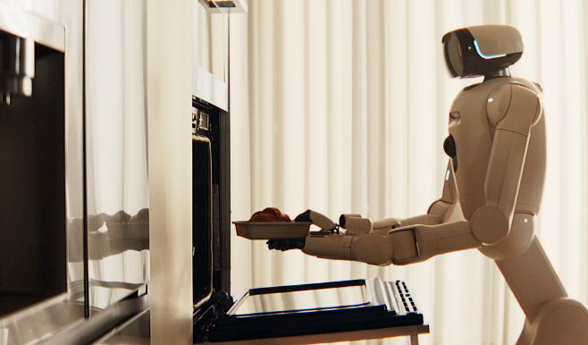 [사진 2] LG전자, 홈로봇 ‘LG 클로이드’ 공개 제로 레이버 홈 비전 향한 행보 가속