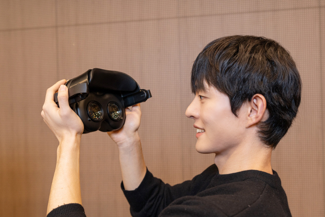 사진5. 삼성디스플레이_CES2026_RGB 올레도스 헤드셋