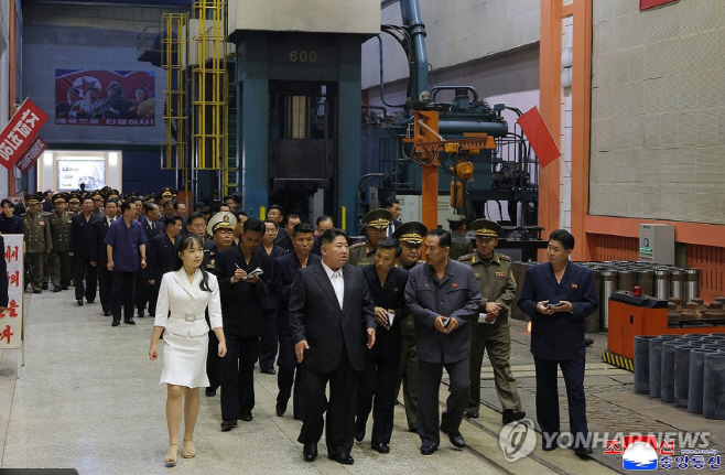 0104 김정은 군수공장 시찰