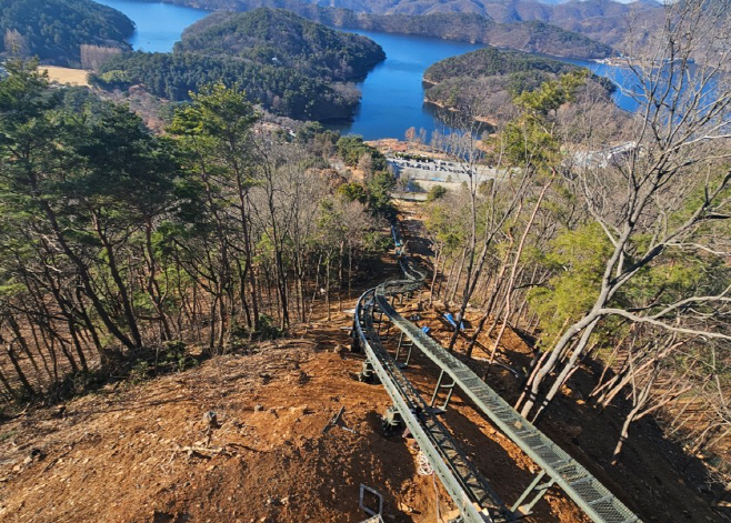 지주 및 레일 설치(25.12.28. 완료)