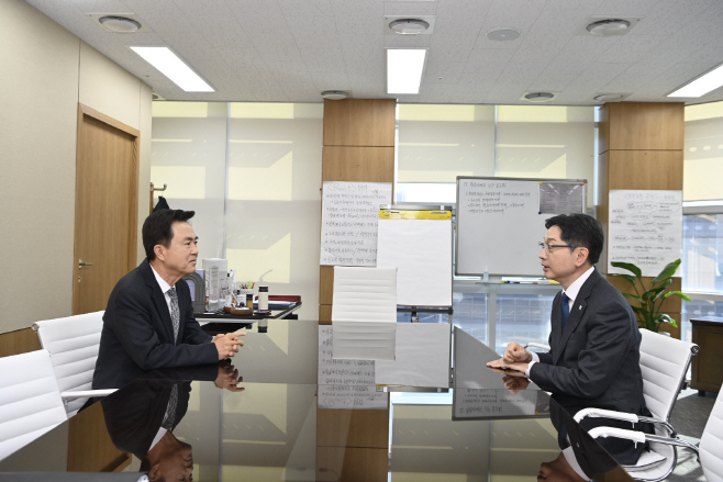 ‘행정통합·공공기관 유치’ 새해부터 분주