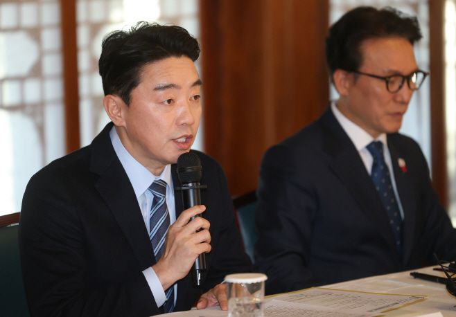 발언하는 강훈식 대통령 비서실장<YONHAP NO-2784>