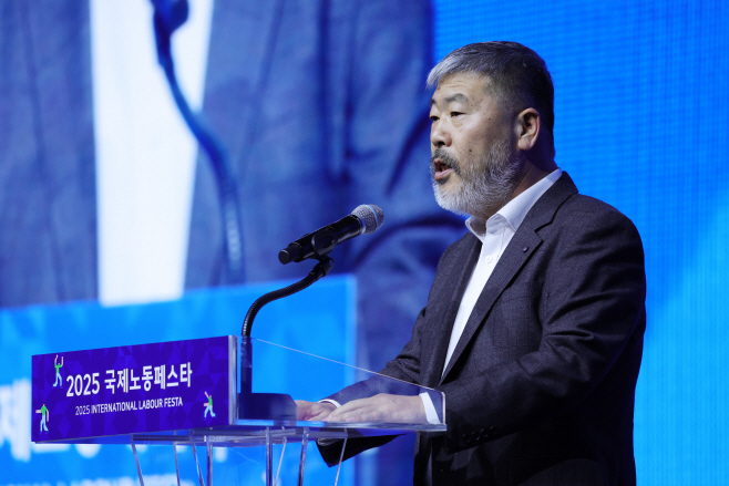 축사하는 김동명 한국노총 위원장