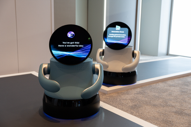 사진1. 삼성디스플레이 CES 2026_AI OLED 봇