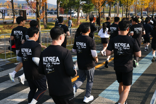 0107 LG U , 추모 티셔츠로 순직 소방관 희생 널리 알린다(1)