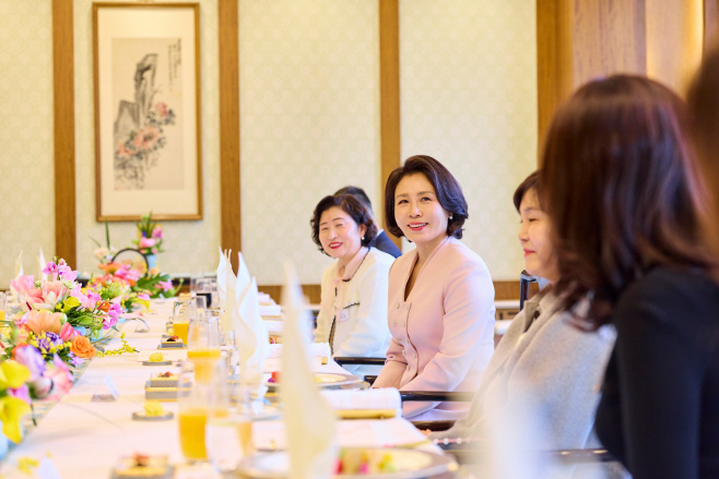 김혜경 여사, 재중 한인 여성활동가 초청 간담회