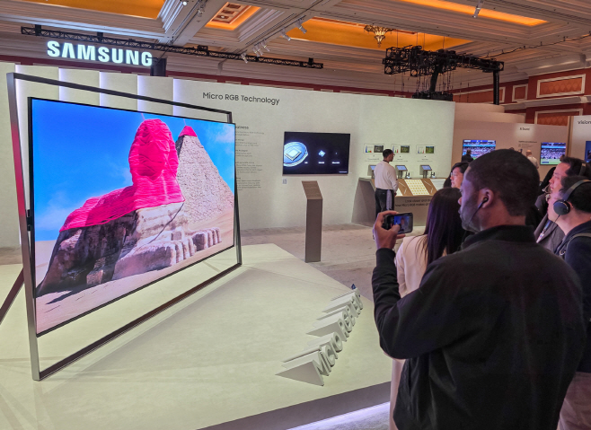 삼성전자 '더 퍼스트룩' 전시관 이모저모 ① (3)