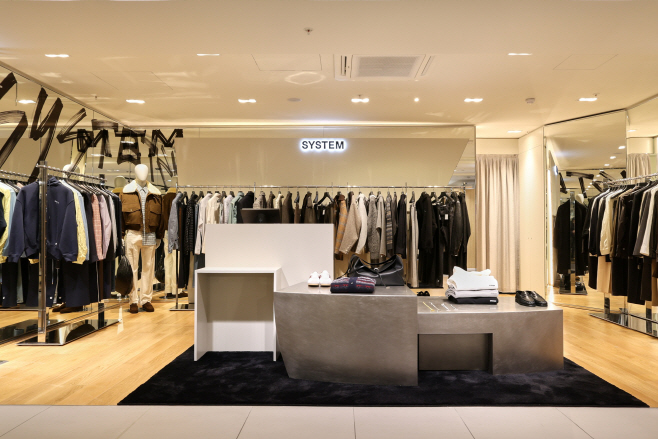 한섬_시스템옴므_갤러리라파예트매장전경(1)