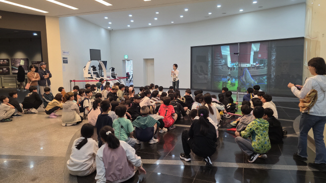 1.7(김해 대성동고분박물관 세계유산 등재 후 인기 상승세)2.상설전시관 어린이 단체 관람사진