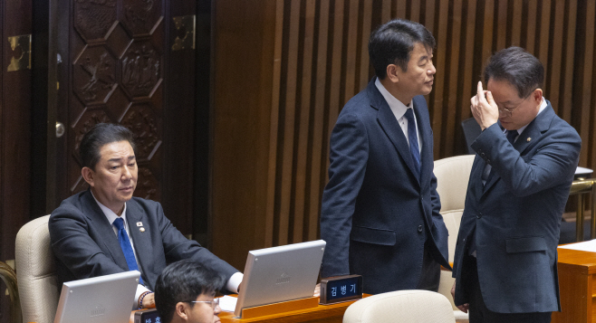 심각한 민주당 원내지도부<YONHAP NO-4220>