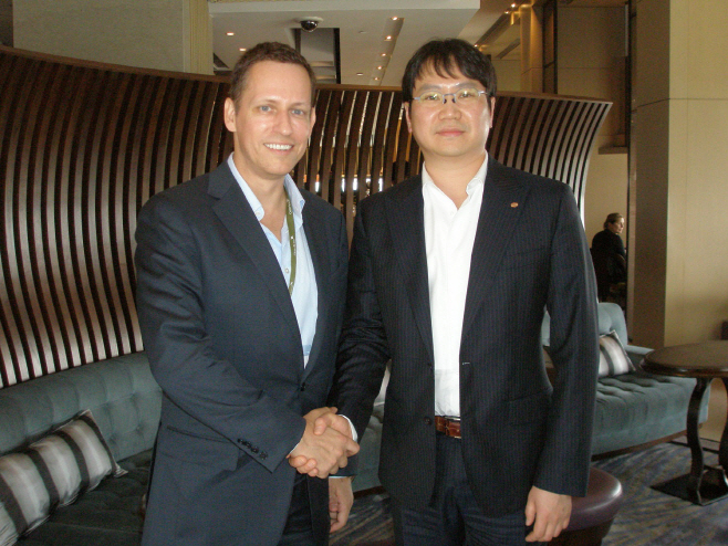 피터 틸 팔란티어 창업자와 곽동신 한미반도체 회장