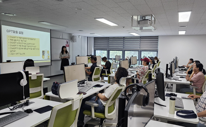 1_음성군, ‘2030 AI 일만인재 프로젝트’ 본격 추진(1)_디지털 수업 사진