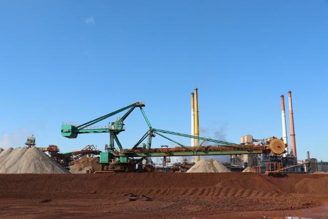 광양제철소 원료 야적장