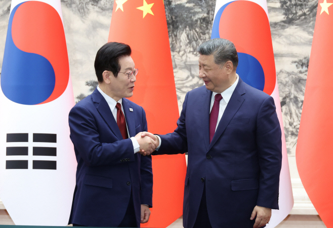 악수하는 한-중 정상