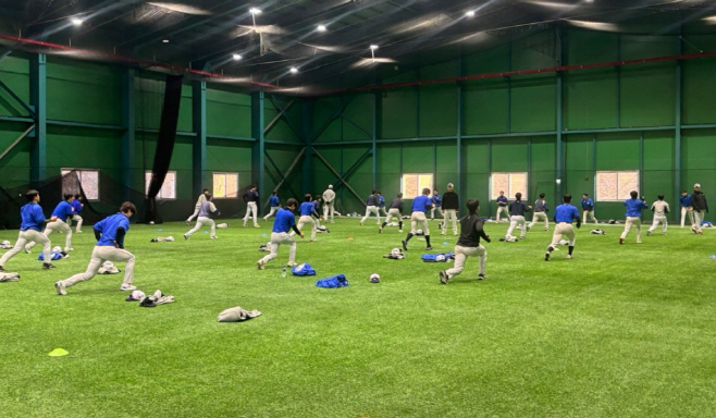 보은군 보은스포츠파크에서 동절기 전지훈련하고 있는 야구팀들 훈련 모습/보은군