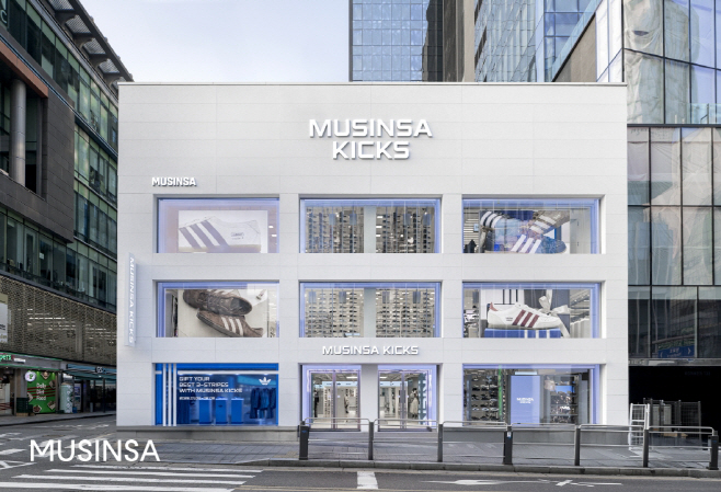 [무신사 사진자료] 무신사 킥스 홍대 매장 외관