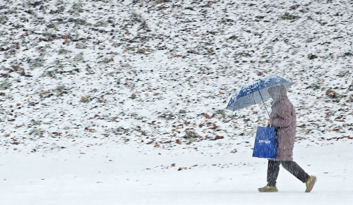 폭설 내리는 춘천<YONHAP NO-3340>