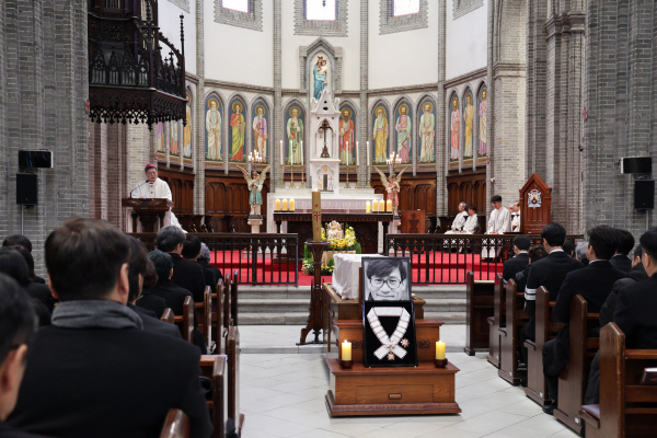 ⓒ천주교 서울대교구 26_0109_故 안성기 사도 요한 장례미사_0083